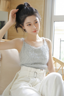 阳光中的裸女